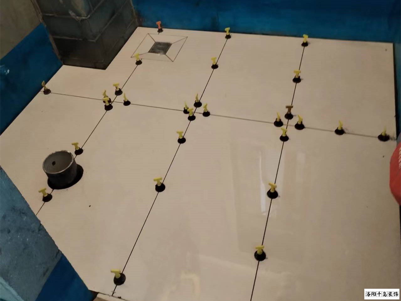 洛陽建業(yè)貳號(hào)城邦鋪磚現(xiàn)場